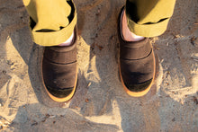 Load image into Gallery viewer, SOL- BLACK & GUM