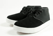 Load image into Gallery viewer, BULIT- BLACK & WHITE